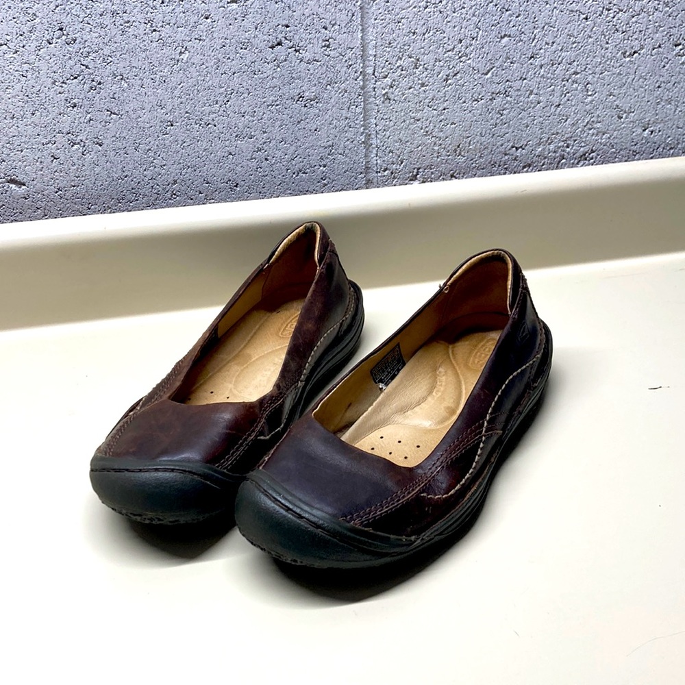 Keen Leather Slip on Flats Size 9